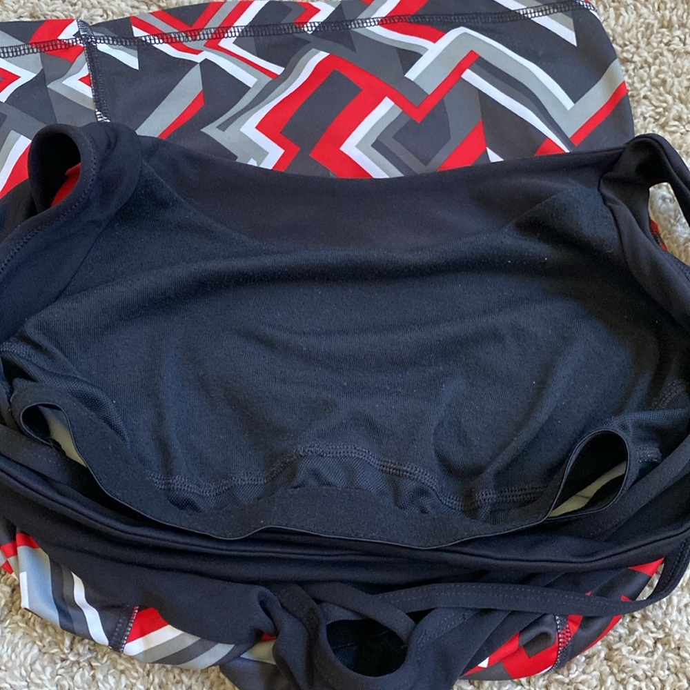Black and Red Geometric Workout Tank - Picture 4 of 7